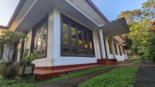 El edificio en el que está la villa