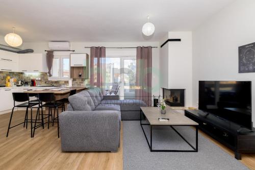 Luxurious Tsimiski 2nd Floor