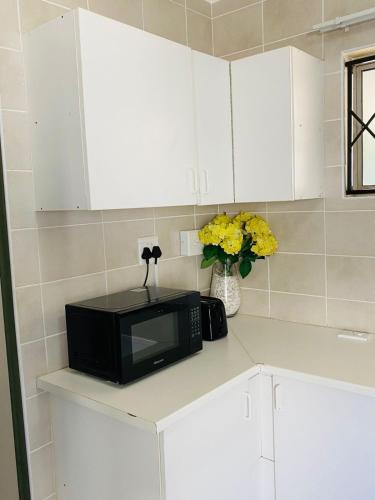 Una cocina o zona de cocina en Pebbles on Woods