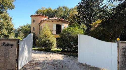 Villa Kaliazo - Riverfront Alpaca Experience