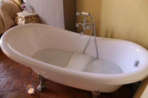 Bilik mandi di B&B Suite Palazzo Luciani