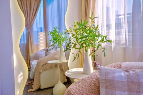 Postel nebo postele na pokoji v ubytování Keypad Hotel - 28 Dịch Vọng Hậu