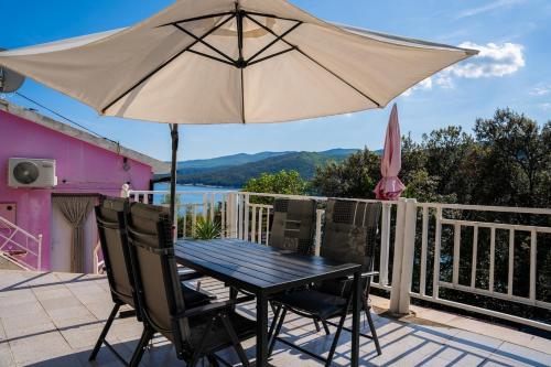 App for 2 pers with sea view near centar,18