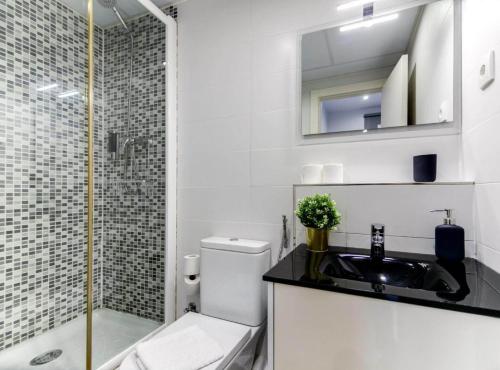 Modern Apt, 2 Minutes to Beach La Barceloneta, City Center