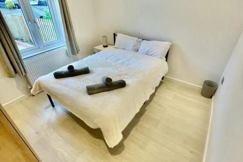 Katil atau katil-katil dalam bilik di 3 Bed Flat - Sleeps 6 - Parking - Wifi