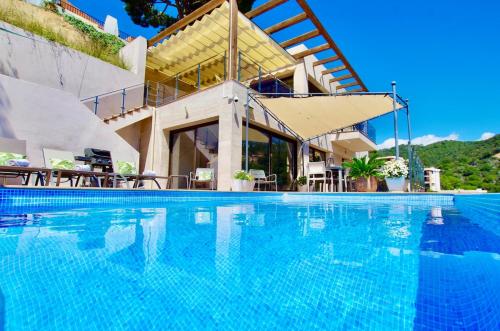 V&V LLORET- Villa Marie luxury house with air conditioning