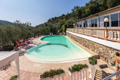 Bazén v ubytování Albergo Ristorante San Matteo nebo v jeho okolí