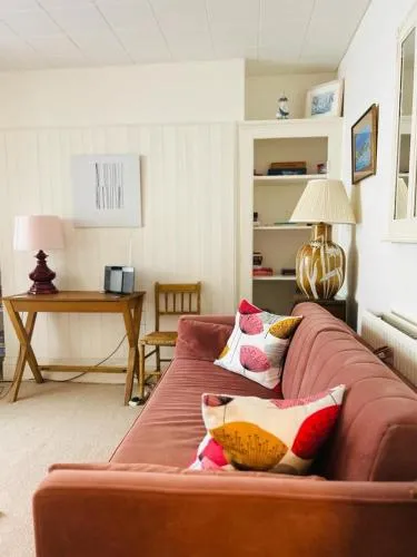 Spacious comfortable flat with free parking in East Finchley, Muswell Hill & close to Alexandra Palace photo 1