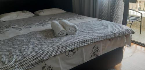 En eller flere senge i et værelse på Apartman Anastasija