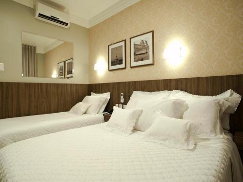 Tempat tidur dalam kamar di Nohotel Premium Americana