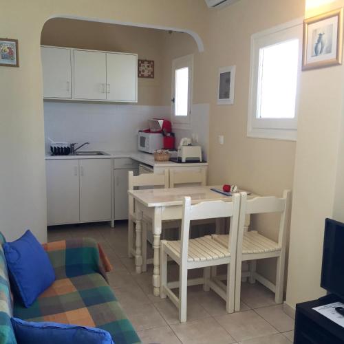 Η κουζίνα ή μικρή κουζίνα στο The Mayflower Studios & Apartments 