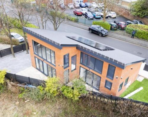 New Modern Stylish Villa Near City Centre Birmingham, with outdoor Hot Tub photo 13