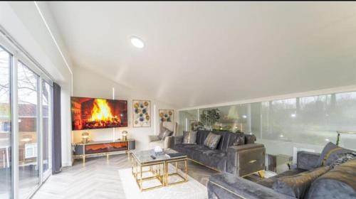 New Modern Stylish Villa Near City Centre Birmingham, with outdoor Hot Tub photo 20