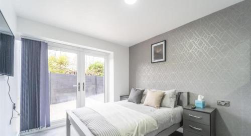 New Modern Stylish Villa Near City Centre Birmingham, with outdoor Hot Tub photo 22