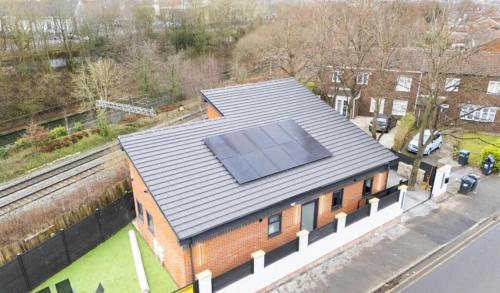 New Modern Stylish Villa Near City Centre Birmingham, with outdoor Hot Tub photo 24