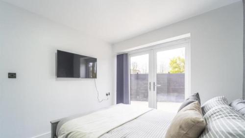 New Modern Stylish Villa Near City Centre Birmingham, with outdoor Hot Tub photo 27