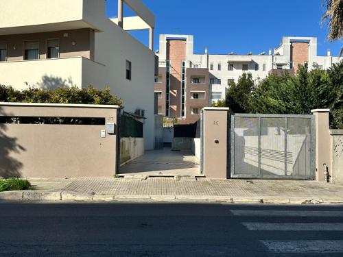 Το κτήριο όπου στεγάζεται  το διαμέρισμα