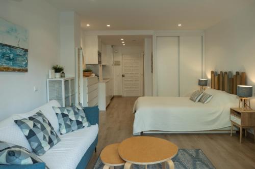Benalbeach Loft Garden and Sea View