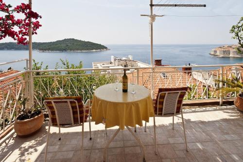 Lovely View Apartment
