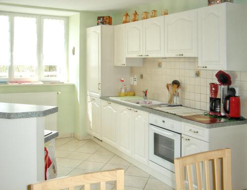 Kuchyň nebo kuchyňský kout v ubytování Maison de charme à Valuéjols avec vue sur les montagnes
