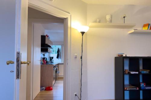 a room with a hallway with a floor lamp in it at Ferienwohnung Rode in Müden