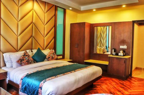a bedroom with a large bed in a room at The Kenilworth Mussoorie by Stotrak On Mall Road with On-site Parking in Mussoorie