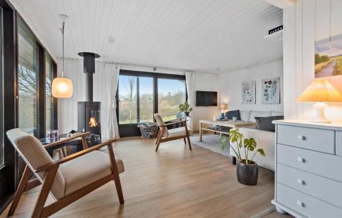 Χώρος καθιστικού στο Amazing Home In Spøttrup With Wifi