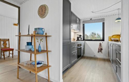 Η κουζίνα ή μικρή κουζίνα στο Amazing Home In Spøttrup With Wifi