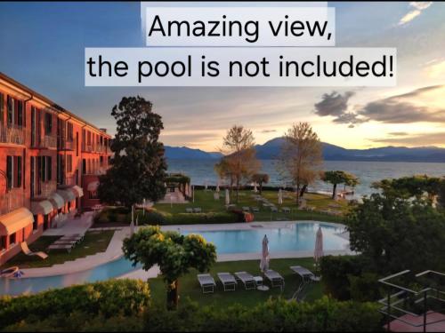 Bazén v ubytování Residence Villa Viola fronte lago nebo v jeho okolí