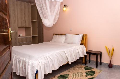 Postel nebo postele na pokoji v ubytování Crystal Homes