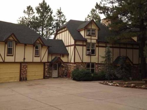 a large house with a driveway in front of it at Arizona Mountain Inn & Cabins in Flagstaff