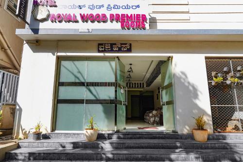 Muka bangunan atau pintu masuk FabHotel Royal Wood Premier -Nr Domlur