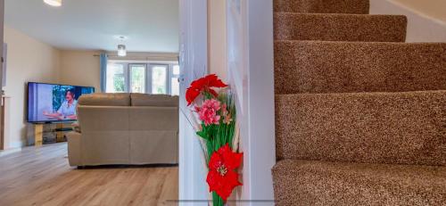a bouquet of flowers on the side of a staircase at Cosy Home-Sleeps 5- Private Garden- Free Parking in Corby