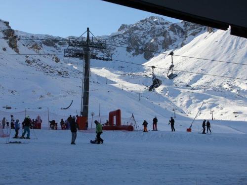 Studio cosy avec balcon, accès direct aux pistes, Wi-Fi gratuit