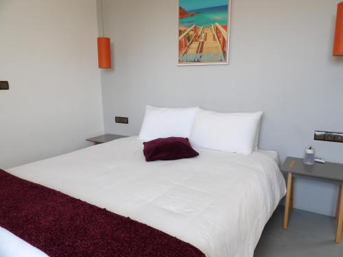 Una cama o camas en una habitación de Dar Hayet