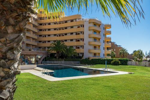 2 Bed-Sleeps 4-Vilamoura Beach-Pool-Spa-Balcony