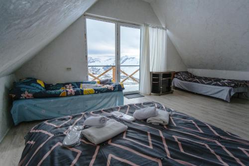Postel nebo postele na pokoji v ubytování Snow Haven for 10