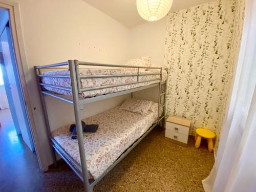 Posteľ alebo postele v izbe v ubytovaní Apartamento Floral al centro de Palamós con Wi-Fi