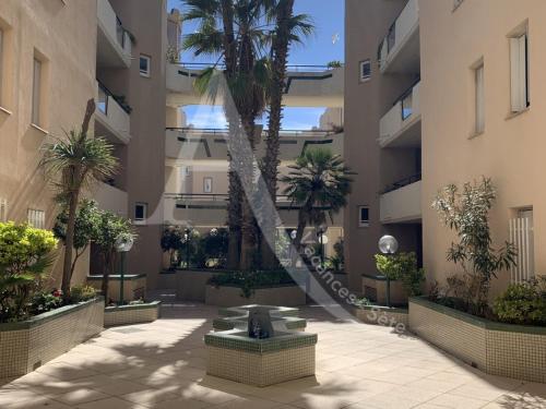 appartement 1 chambre avec terrasse vue mer dans residence avec piscine