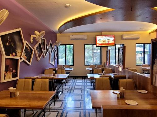 Posezení v ubytování Hotel Yogesh Nisarga, Chhatrapati Sambhajinagar