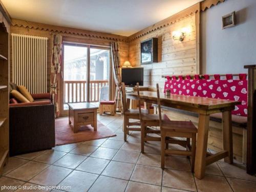 Appartement 4 pièces avec balcon, piscine et vue pistes, pour 6 pers. à Arc 1800