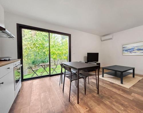 Dapur atau dapur kecil di Maisonnette lumineuse avec Jardin Bordeaux Aréna