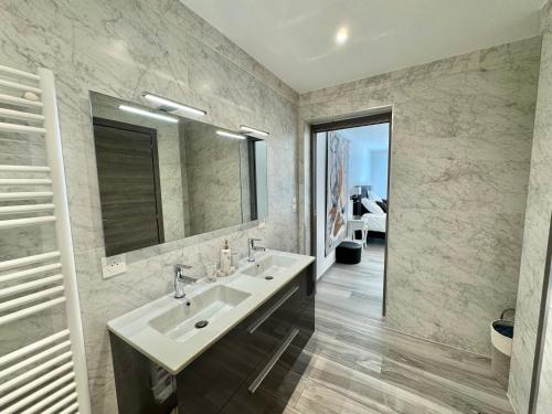 Et badeværelse på Fronte di Mare - Grand confort vue mer