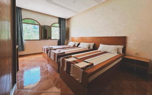 Postel nebo postele na pokoji v ubytování hotel el amri akchour