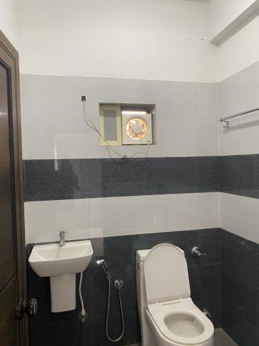 Ένα μπάνιο στο Attiri Apartments