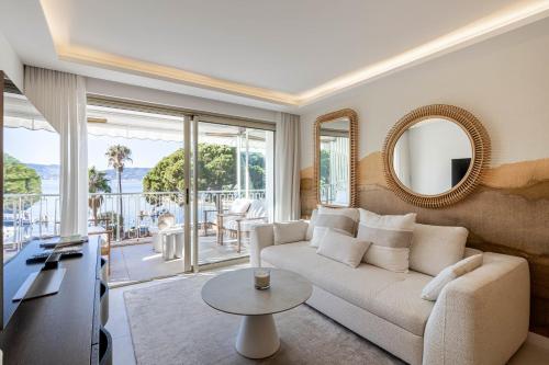 REF 1979 - Cannes Palm beach- Sea view apartment for rent