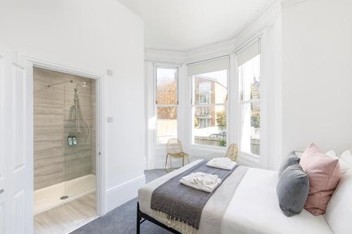 Modern Hove Apartment Near Beach & Station photo 3