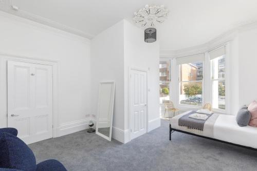 Modern Hove Apartment Near Beach & Station photo 11