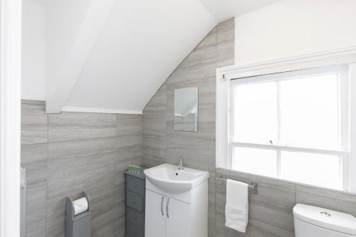 Modern Hove Apartment Near Beach & Station photo 8
