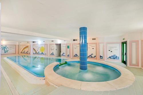 Bazén v ubytování Hotel Pagnani nebo v jeho okolí